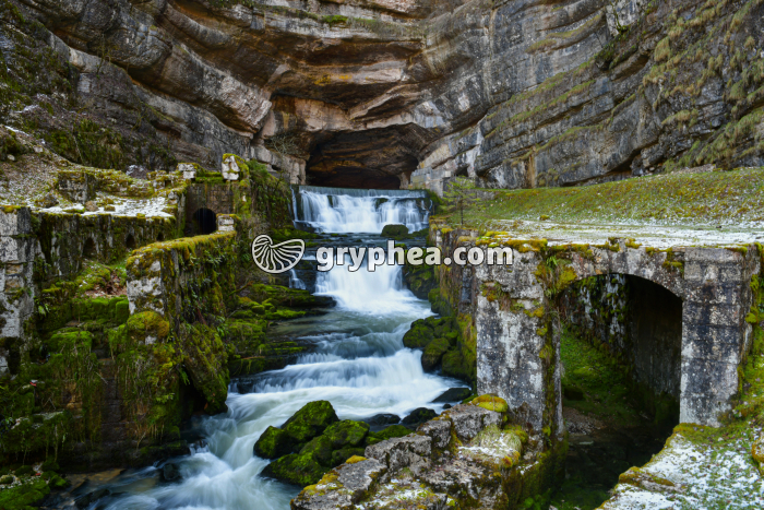 Résurgence de la Loue (Jura, France) - gryphea.com